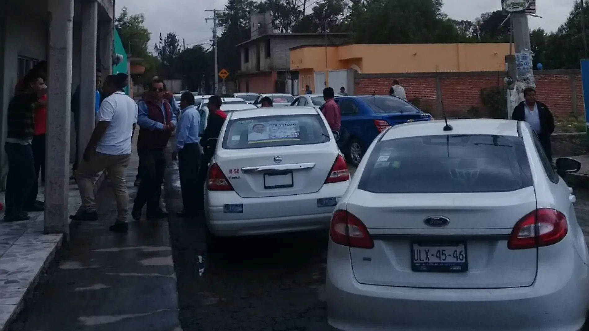 Hubo una disputa entre agrupaciones de taxis piratas.